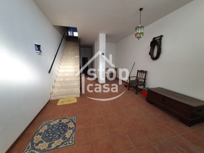 Casa + local en venta en Montemayor, Cerca Del Castillo, con 5 dormitorios, 2 baños, aseo, plaza de garaje, trastero, 3 terrazas y terreno