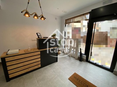 Locales en venta en Montemayor, Cerca Del Castillo, con 2 dormitorios y aseo