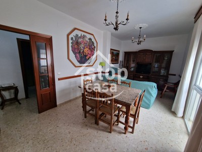 Piso en alquiler en Fernan Nuñez, Zona Alta, con 2 dormitorios, 2 baños y terraza