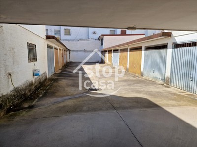 Garaje en alquiler en Fernan Nuñez, Cerca De La Zona Comercial