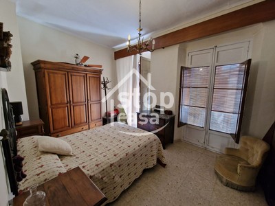 Casa en venta en Fernan Nuñez, Cerca Del Centro, con 4 dormitorios, baño, trastero, 2 balcones y 2 terrazas