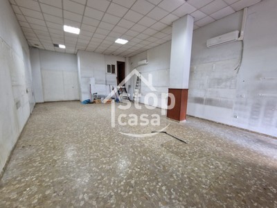 Locales en alquiler en Fernan Nuñez, En El Centro, con aseo