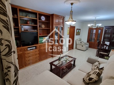 Piso en venta en Fernan Nuñez, Zona Alta, con 4 dormitorios, 2 baños, plaza de garaje, trastero y balcón