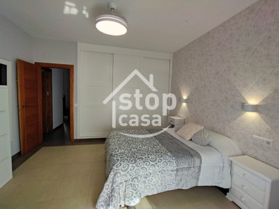 Casa en venta en Fernan Nuñez, Cercano Al Ayuntamiento, con 4 dormitorios, 3 baños, plaza de garaje, trastero, terraza y terreno