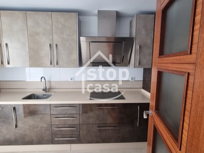 Piso en alquiler en Fernan Nuñez, Zona Comercial, con 4 dormitorios y 2 baños