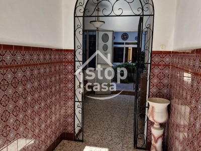 Casa en venta en Fernan Nuñez, Buen Acceso A La Autovía, con 4 dormitorios, baño y trastero