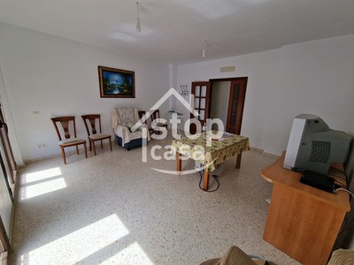 Piso en venta en Fernan Nuñez, Casco Antiguo, con 3 dormitorios, baño y 2 balcones