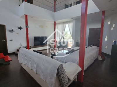 Chalet en venta en Fernan Nuñez, Zona Polideportivo, con 3 dormitorios, 2 baños, plaza de garaje, trastero y terreno