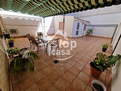 Piso en venta en Fernan Nuñez, Cerca De La Zona Comercial, con 4 dormitorios, 2 baños, plaza de garaje, trastero y 2 terrazas