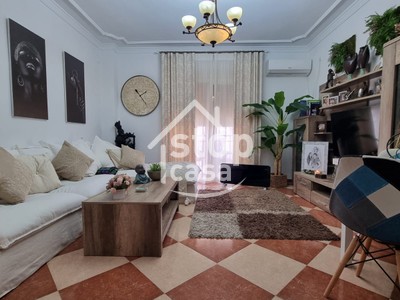 Piso en venta en Fernan Nuñez, Cerca Del Ambulatorio, con 3 dormitorios, baño, trastero y terraza