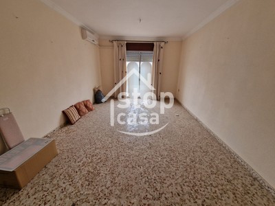 Piso en venta en Fernan Nuñez, Zona Comercial, con 4 dormitorios, baño, aseo y balcón