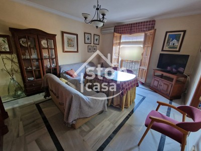 Piso en alquiler en Fernan Nuñez, Zona Baja, con 3 dormitorios, 2 baños, trastero, balcón y terraza