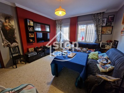 Piso en venta en Fernan Nuñez, Zona Alta, con 2 dormitorios, baño, plaza de garaje, trastero y terraza