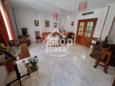 Piso en venta en Fernan Nuñez, Zona Comercial, con 4 dormitorios, 2 baños, trastero, 2 balcones y terraza