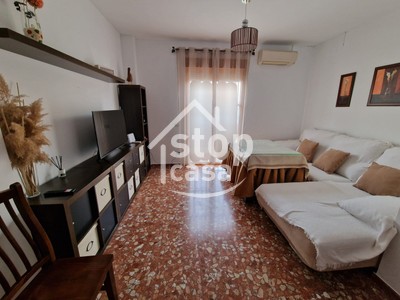 Piso en alquiler en Fernan Nuñez, Zona Alta, con 3 dormitorios, 2 baños, trastero, balcón y terraza