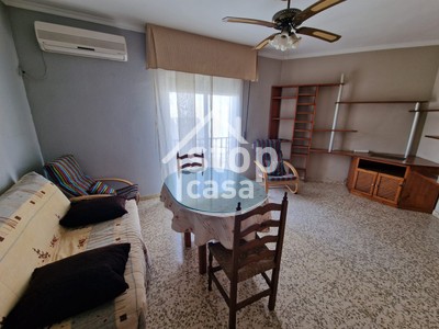 Piso en alquiler en Fernan Nuñez, Cerca De La Zona Comercial, con 2 dormitorios, baño y 2 balcones