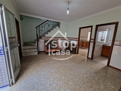 Casa en venta en Fernan Nuñez, Zona Centro, con 9 dormitorios, 3 baños, trastero, 2 balcones y 4 terrazas