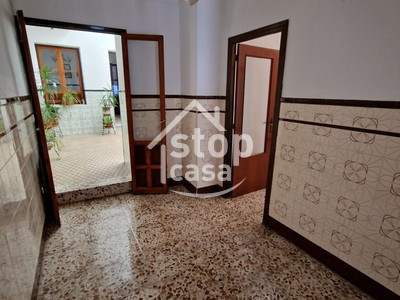 Casa en venta en Fernan Nuñez, Zona Baja, con 6 dormitorios, 2 baños, trastero, balcón y 3 terrazas