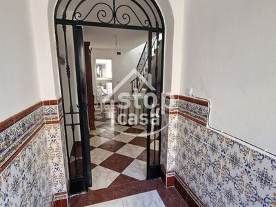 Casa en venta en Fernan Nuñez, Zona Centro, con 3 dormitorios, baño, aseo, balcón y 2 terrazas