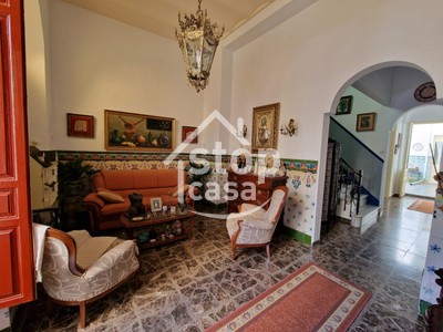 Casa en venta en Fernan Nuñez, Zona Centro, con 7 dormitorios, 2 baños, trastero, balcón y 3 terrazas
