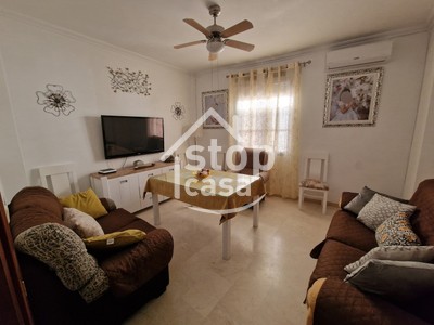 Piso en venta en Fernan Nuñez, Zona Baja, con 4 dormitorios, baño, trastero y 2 terrazas