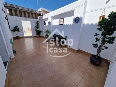 Casa en venta en Montilla, Zona Baja, con 4 dormitorios, baño, plaza de garaje y 3 terrazas