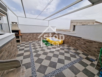 Casa en venta en Fernan Nuñez, Zona Baja, con 4 dormitorios, 2 baños, trastero, balcón y 3 terrazas