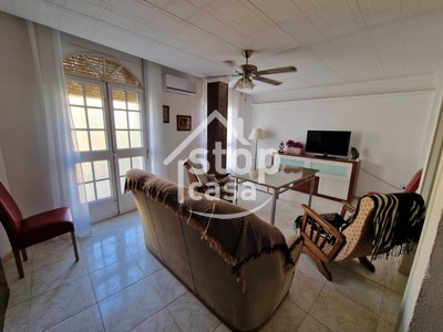 Piso en alquiler en Fernan Nuñez, Calle Principal, con 3 dormitorios, baño, trastero, 2 balcones y terraza