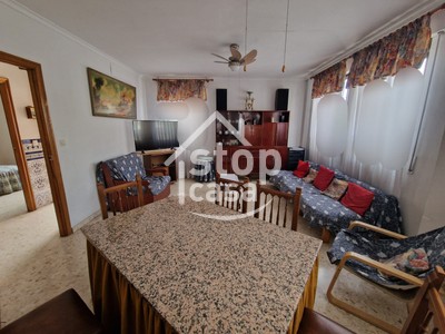Casa en venta en Fernan Nuñez, Zona Baja, con 4 dormitorios, baño, aseo, trastero y 5 balcones
