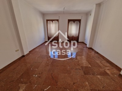 Piso en venta en Fernan Nuñez, Zona Centro, con 3 dormitorios, 2 baños, trastero y 2 balcones