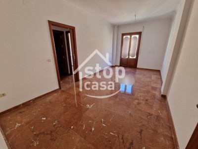 Piso en venta en Fernan Nuñez, Zona Centro, con 3 dormitorios, 2 baños, trastero y 2 balcones