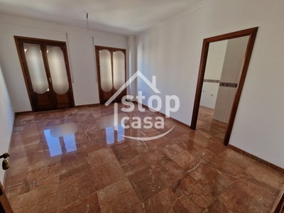 Piso en venta en Fernan Nuñez, Zona Centro, con 3 dormitorios, 2 baños, trastero y 2 balcones