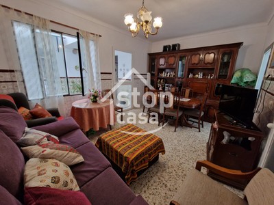 Casa en venta en Fernan Nuñez, Zona Veracruz, con 5 dormitorios, 2 baños, trastero, 2 balcones y 3 terrazas
