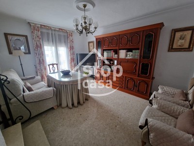 Casa en venta en Montilla, Cerca De La Estación, con 3 dormitorios, baño, 2 aseos, plaza de garaje, trastero, 2 balcones y 3 terrazas