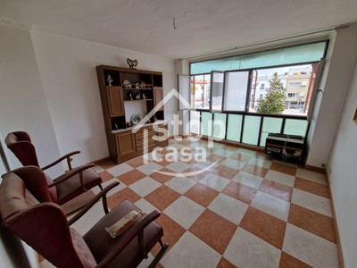 Locales en venta en Fernan Nuñez, En El Paseo, con baño