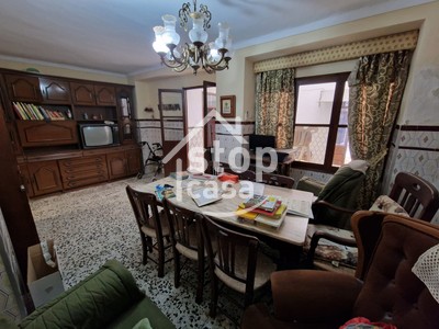 Casa en venta en Fernan Nuñez, Cerca Del Centro, con 6 dormitorios, baño, aseo y trastero