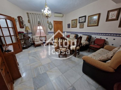 Casa en venta en Fernan Nuñez, En El Centro, con 5 dormitorios, 2 baños, trastero, 2 balcones y 2 terrazas