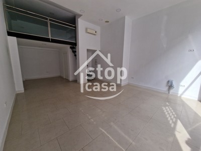 Locales en alquiler en Fernan Nuñez, Zona Comercial, con baño