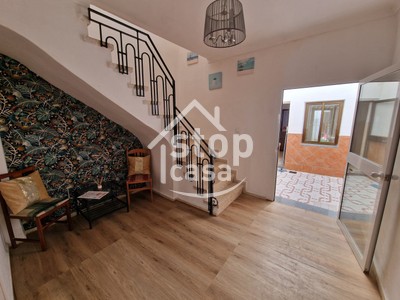 Casa en venta en Fernan Nuñez, Zona Baja, con 5 dormitorios, 2 baños, trastero y 2 terrazas