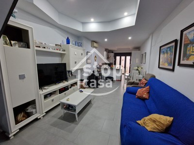 Casa en venta en Fernan Nuñez, Cerca Del Centro, con 4 dormitorios, 2 baños, 2 balcones y 3 terrazas