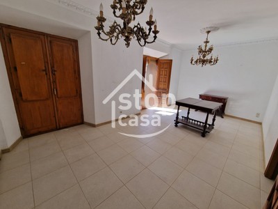 Piso en venta en Fernan Nuñez, Zona Centro, con 4 dormitorios, baño, trastero, 3 balcones y 2 terrazas