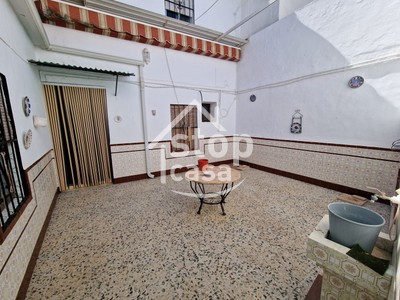 Casa en venta en Montemayor, Entrada Del Pueblo, con 6 dormitorios, 3 baños, plaza de garaje, trastero, 3 balcones y 3 terrazas