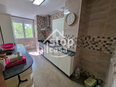 Piso en venta en Córdoba, Fuensanta, con 3 dormitorios, baño y plaza de garaje