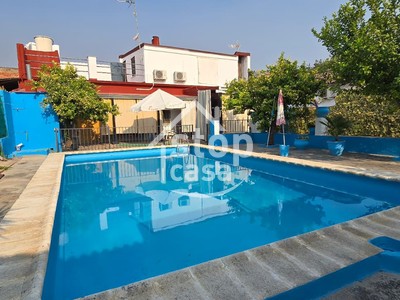 Chalet en venta en Fernan Nuñez, Carretera, La Rambla, con 5 dormitorios, 3 baños, plaza de garaje y trastero