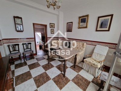 Casa en venta en Fernan Nuñez, Cerca Del Centro, con 6 dormitorios, baño y trastero