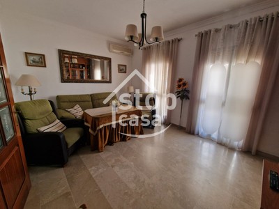 Piso en venta en Fernan Nuñez, Cerca De La Zona Comercial, con 3 dormitorios, baño, trastero, balcón y terraza