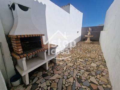 Casa en venta en Fernan Nuñez, Zona Baja, con 5 dormitorios, 2 baños, aseo, trastero y 2 terrazas