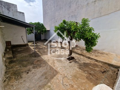 Casa en venta en Fernan Nuñez, Zona Centro, con 5 dormitorios, baño, 2 plazas de garaje, trastero y 3 terrazas