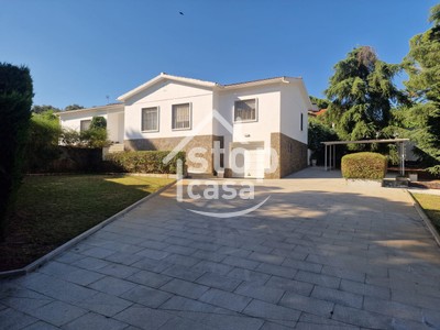 Chalet en venta en Córdoba, El Brillante, con 7 dormitorios, 3 baños, trastero y terreno