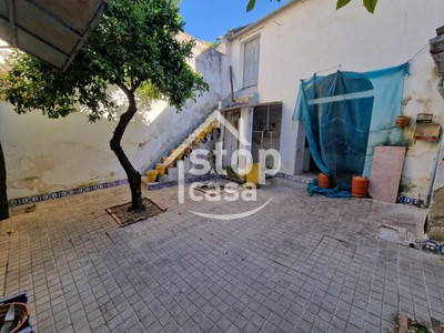 Casa en venta en Fernan Nuñez, En El Centro, con 7 dormitorios, 2 baños, trastero, 2 balcones y 2 terrazas